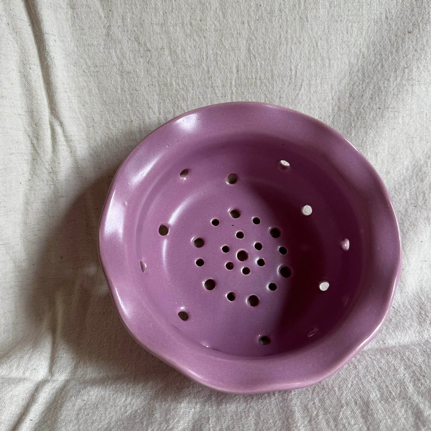 ruffle berry bowl/ colander