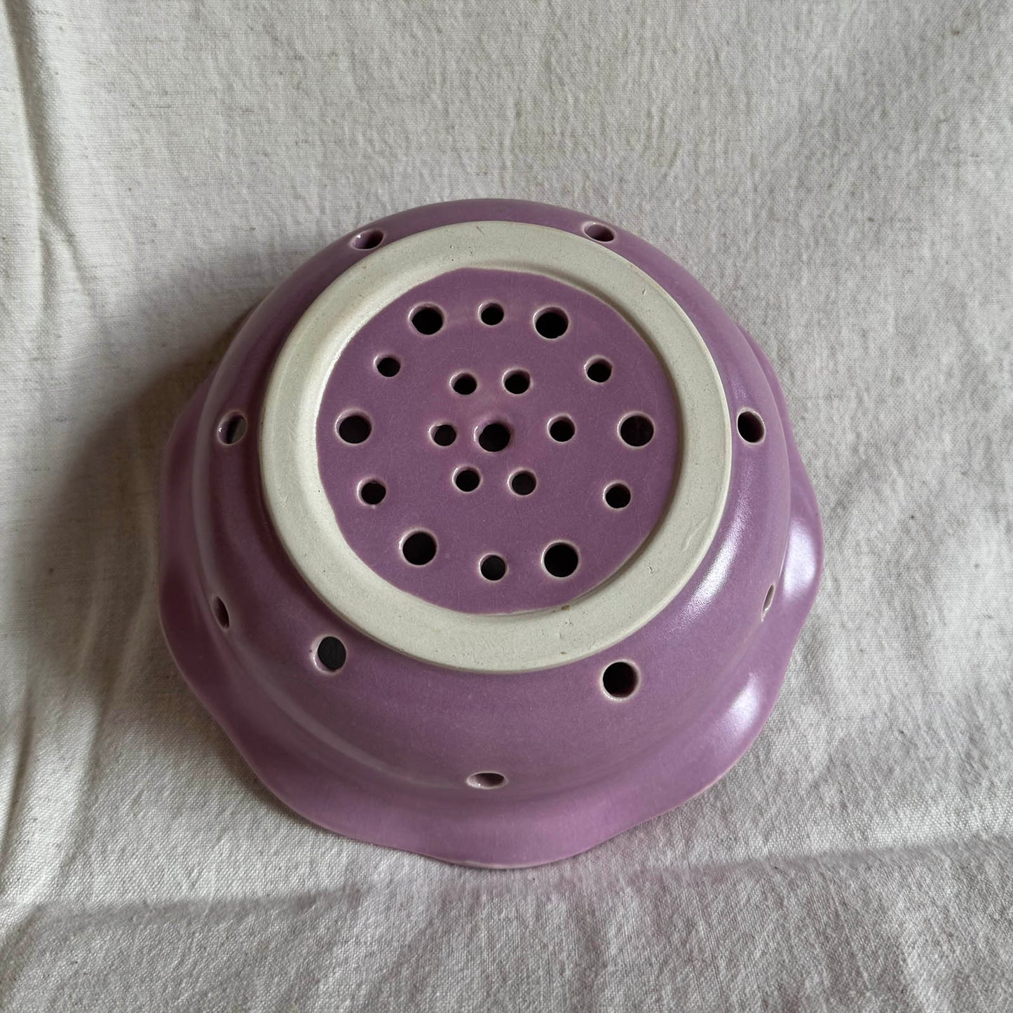ruffle berry bowl/ colander