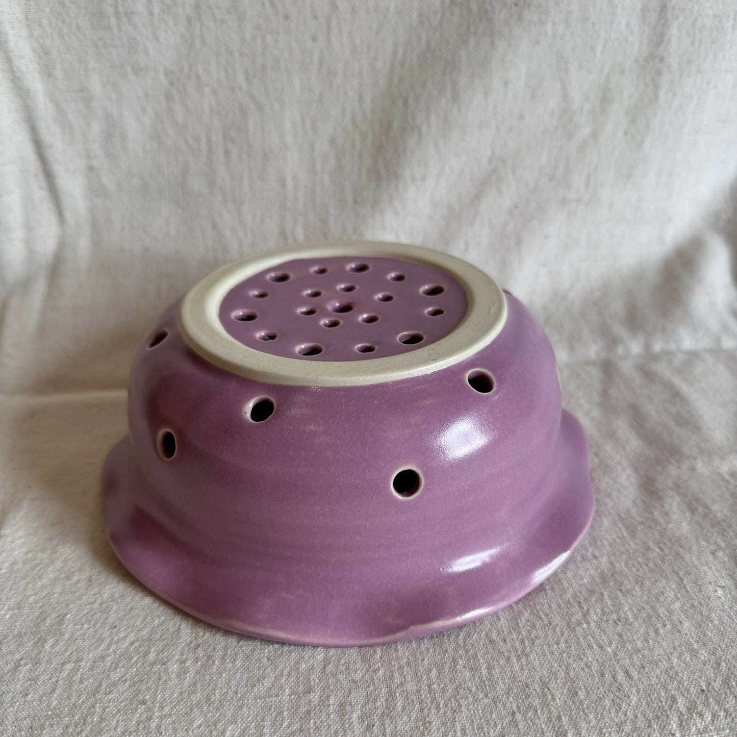 ruffle berry bowl/ colander