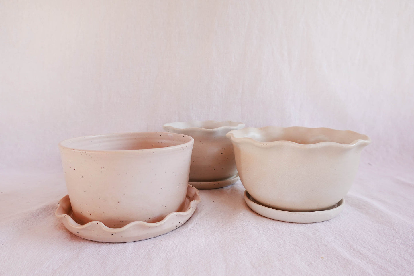 White planter w/attached Saucer (C)