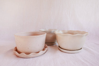 White planter w/attached Saucer (C)