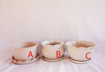 White planter w/attached Saucer (C)